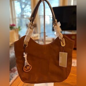 NWT Michael Kors Lilly Shoulder/Hobo Bag in Luggage Color - Buttery Soft